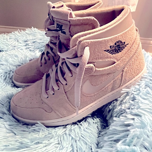 SWEET!!Worn 1x Jordan One’s Zoom Air Comfort Gray w/ Silver. Women’s size 10.5 - Picture 2 of 10